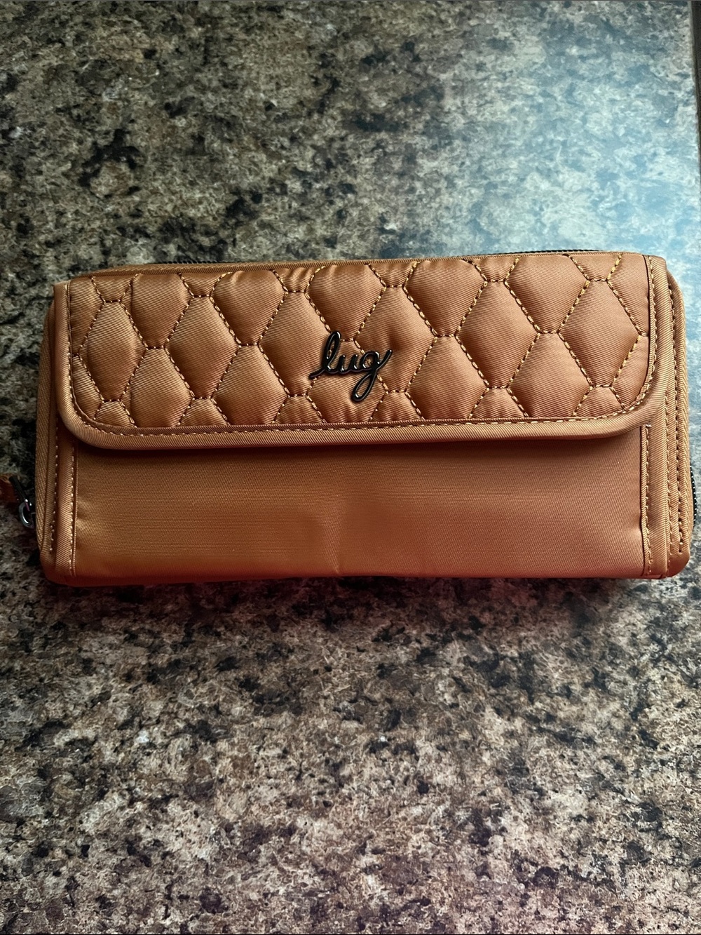 LUG - NWOT - Kickflip SE Convertible RFID Wallet in Cappuccino